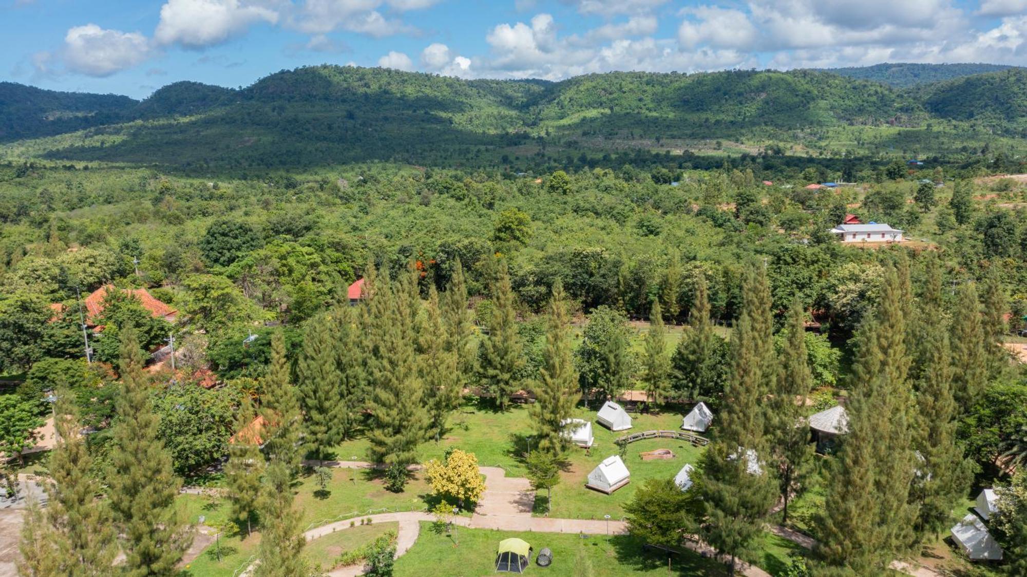 Phum Domnak Domrey Resort Chambok Eksteriør billede